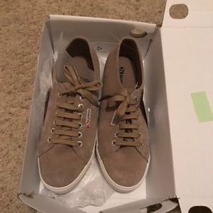 BRAND NEW! Women’s Tan Supergas